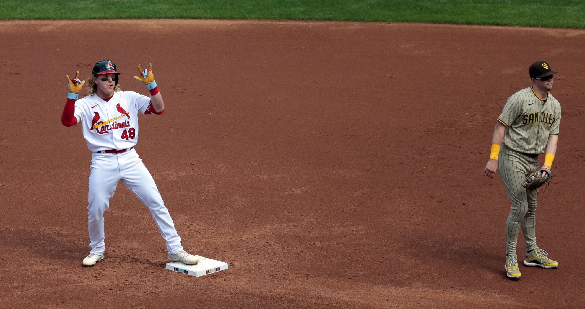 Cardinals sweep Padres with 8-7 victory